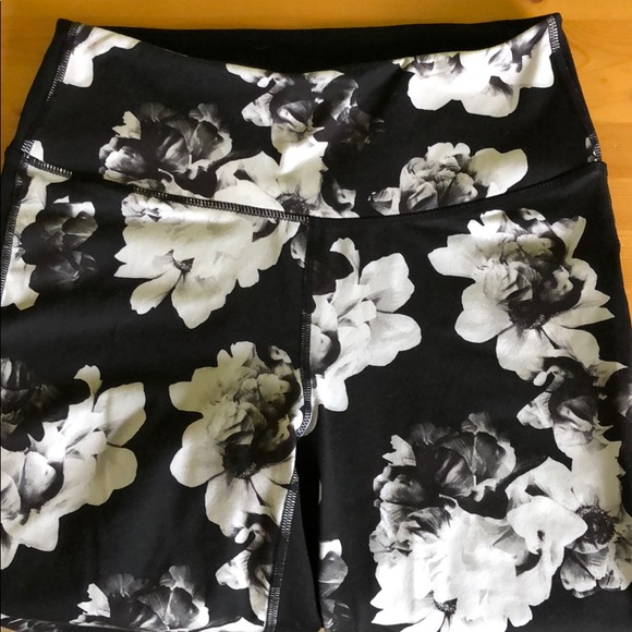 Gap Floral Workout Leggings 7/8th Length - Picture 3 of 7